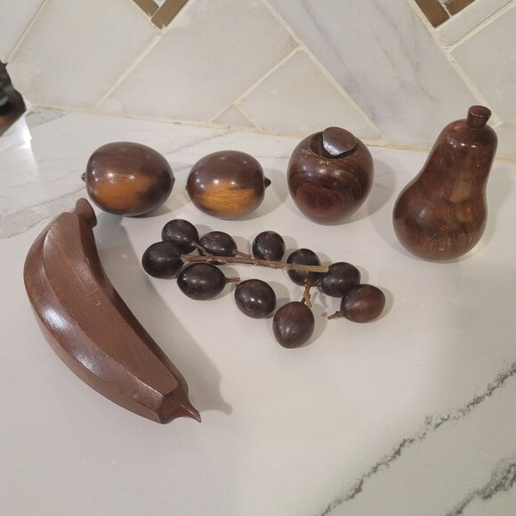 Vintage Hand-Carved Wooden Fruit Set - Banana Grapes Pear Apple - Picture 6 of 13